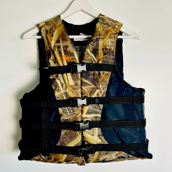 Stearns Adult Universal Life Jacket - Picture 1 of 8